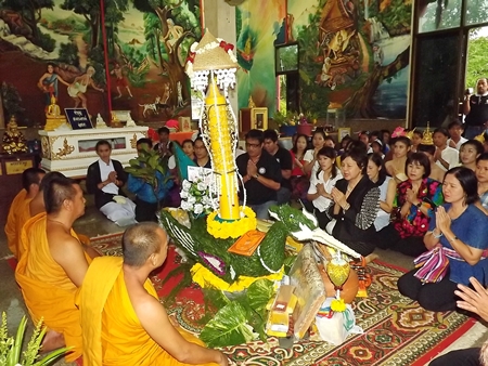 Diana Group Managing Director Sopin Thappajug (front center/right) leads her staff and friends in prayer during the candle presentation ceremony.